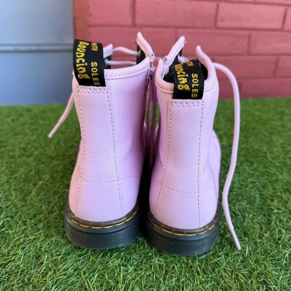 Dr Martens Kids‎ Zavala J Lavender Leather Lace Up Boots Youth Size 4
